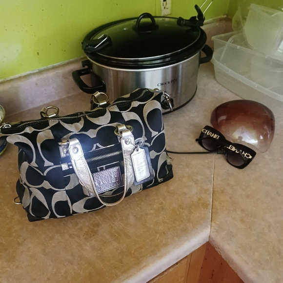 Authentic coach poppy bag! Black/silver! EUC! - Picture 14 of 16